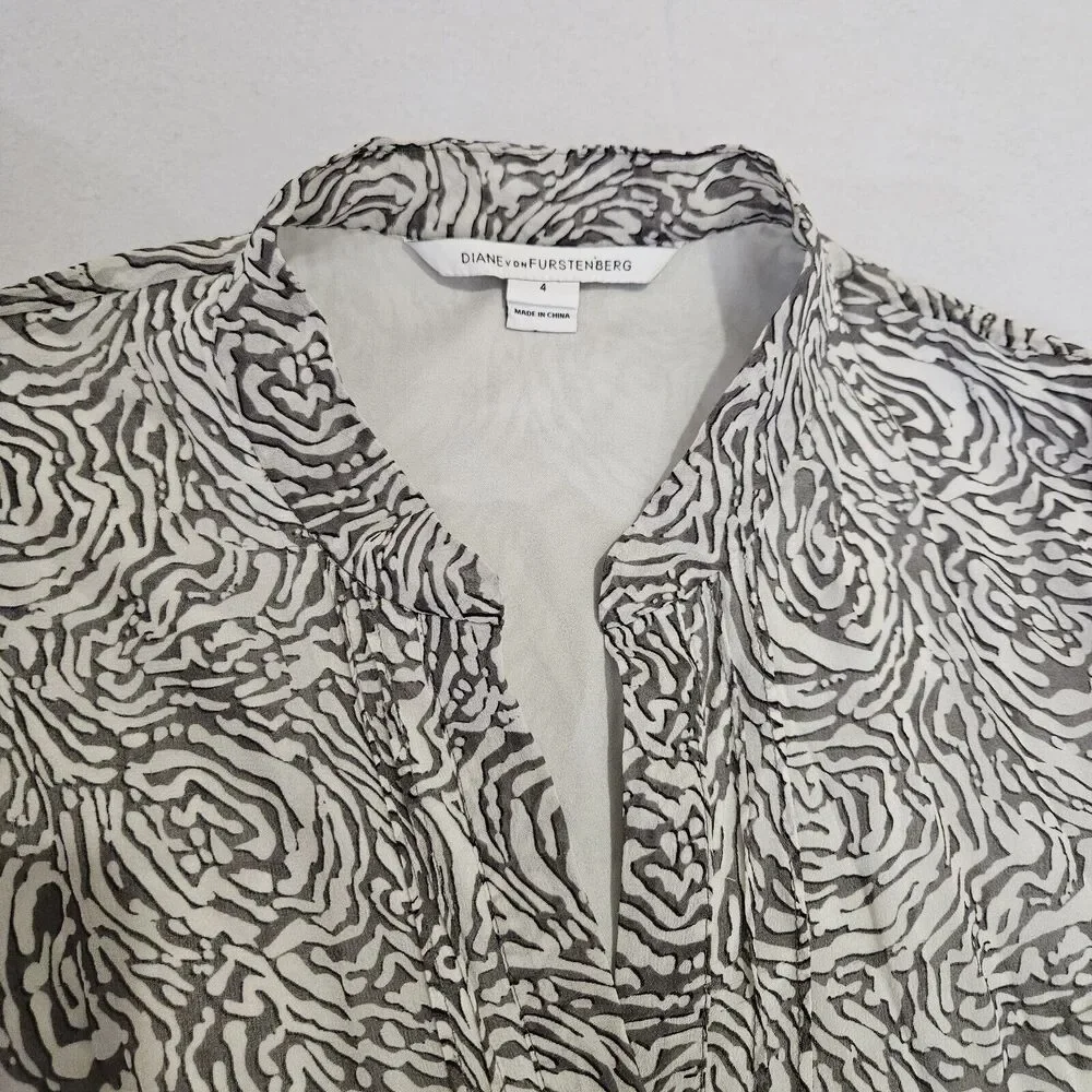 Diane Von Furstenberg Syrah Silk Blouse Size 4DVF Floral Rose Print Lined V-Neck - Picture 6 of 12